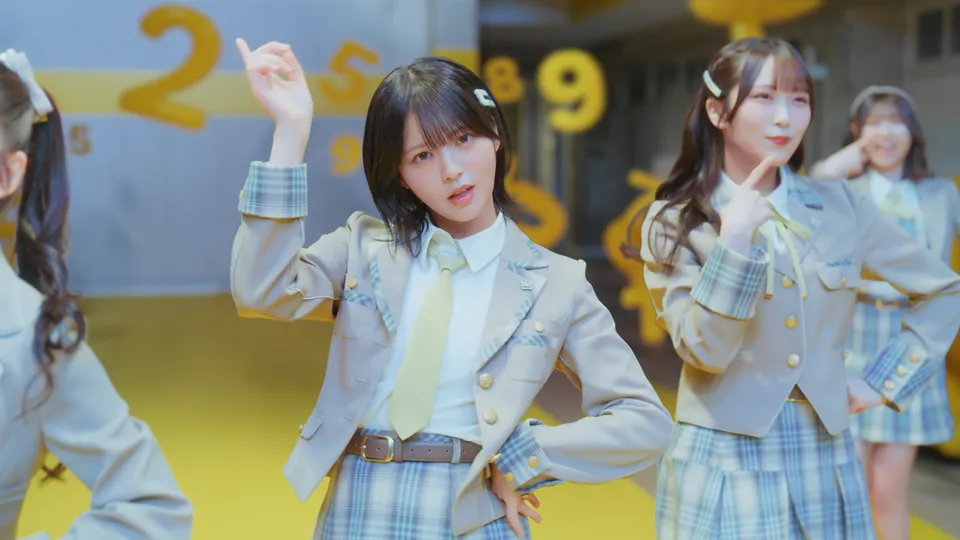 ≒JOY “Tell Me Your Phone Number!” Music Video